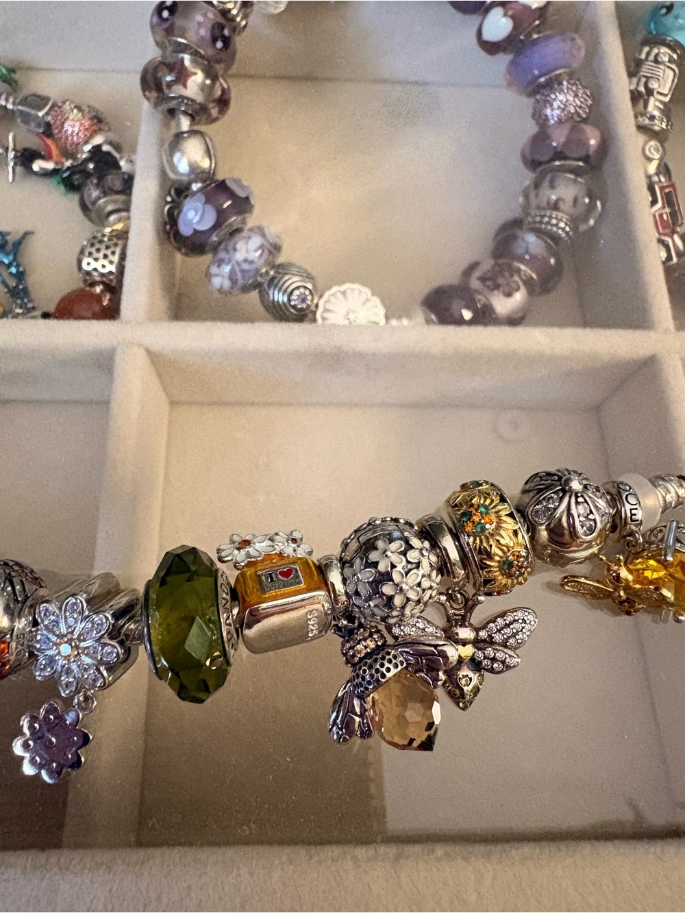 Pandora daisy and bee themed bracelet - Picture 4 of 9